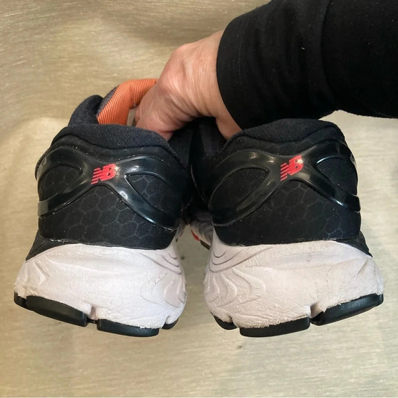 NEW BALANCE Sz 9.5 840  V4 Running Abzorb Technology Lace Up Sneakers - Picture 11 of 16